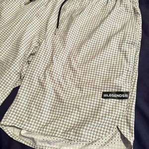 Legends Luka Short Cloud Micro Houndstooth
L / 9” / Liner  EXCELLENT CONDITION